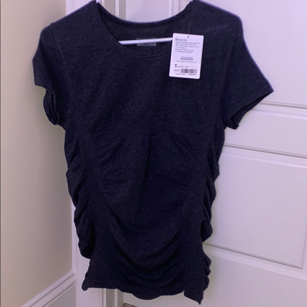 Athleta scrunched tee shirt